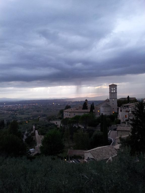 La Corte Degli Angeli Locazioni Turistiche Assisi Luaran gambar