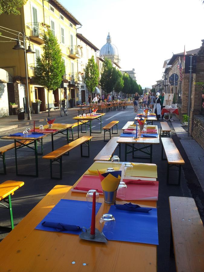 La Corte Degli Angeli Locazioni Turistiche Assisi Luaran gambar